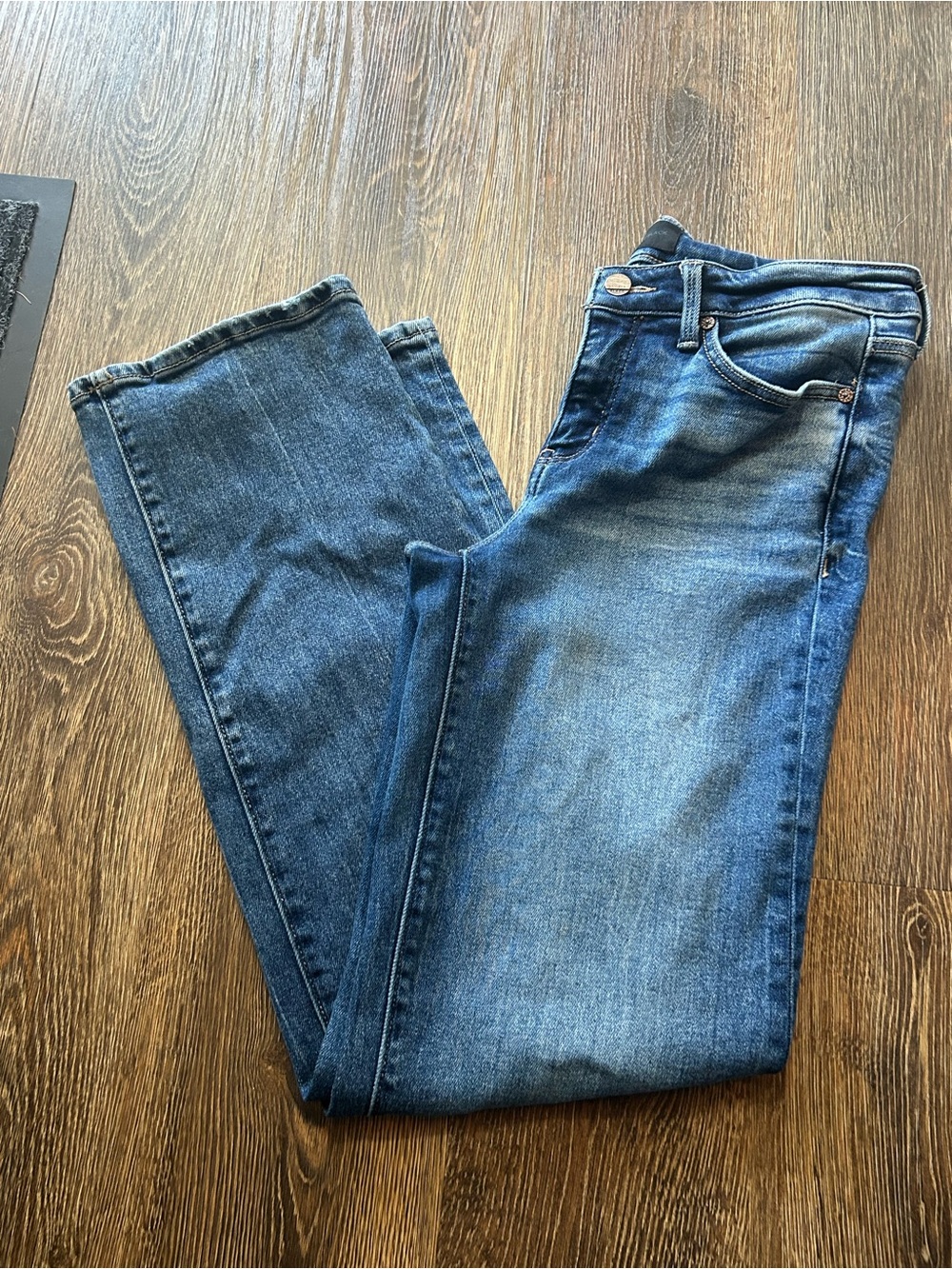 Buckle Black Women's Straight Leg Jeans in Dark Blue Wash